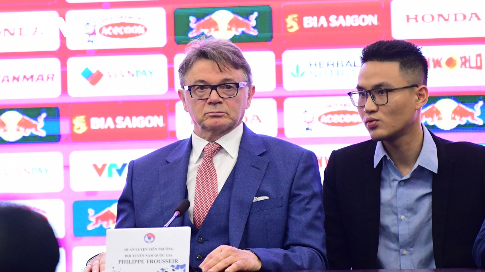 HLV Troussier bất ngờ gửi lời thỉnh cầu tới các đội bóng ở V-League